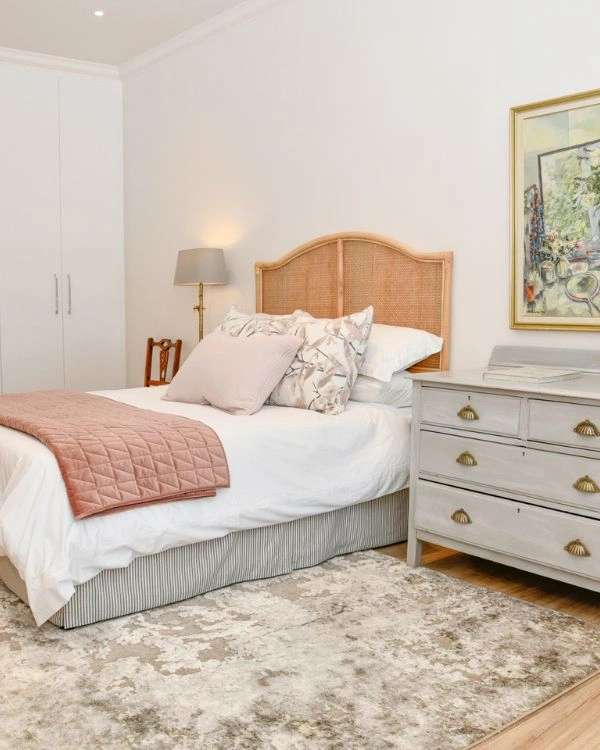 BARRINGTON
<small>Luxury 1 Bedroom Apartment
1 Bathroom
From R1 890 000</small>